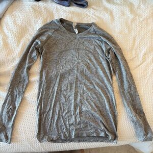 Women’s lululemon Gray Long Sleeve Top